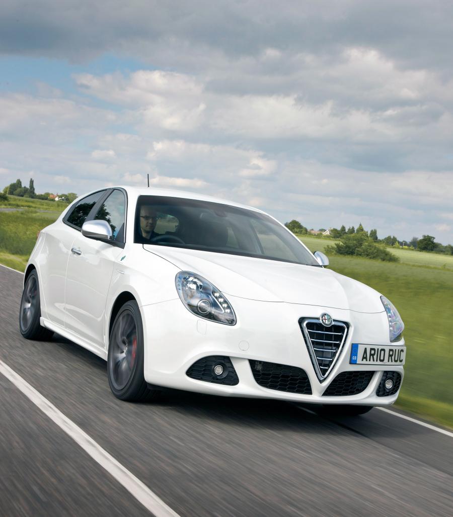 Alfa Romeo Giulietta Cloverleaf (940) 2010 года  (UK) (фото 29 из 40)